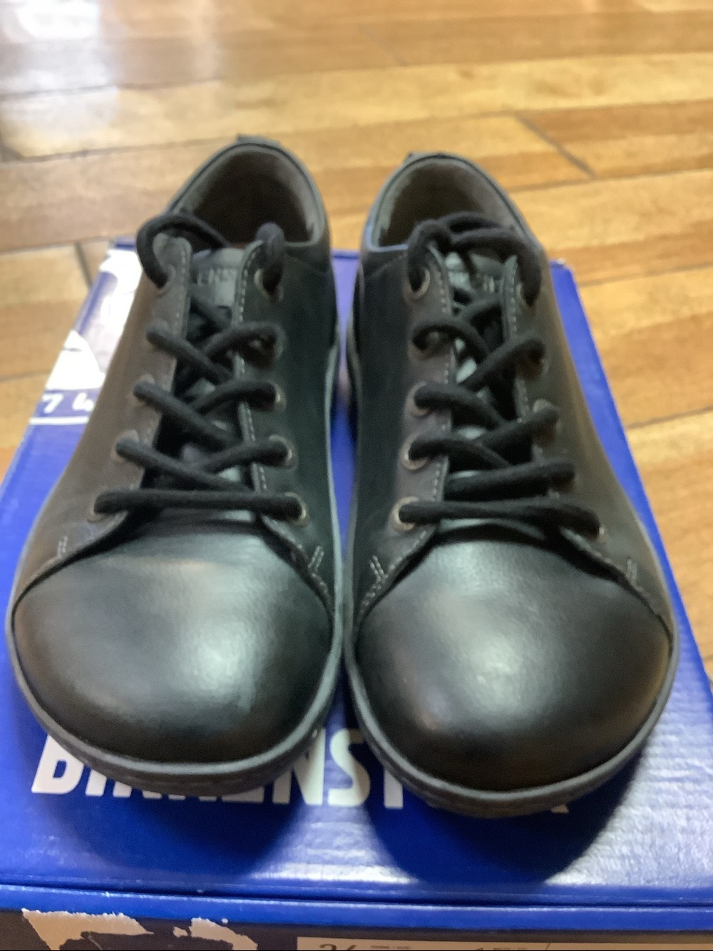 Vintage Islay Birkenstock women’s 
 Black Leather Lace-Up Sneakers